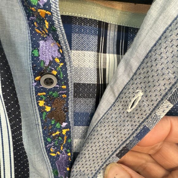 Robert Graham Men’s Button Down Shirt Blue And White Medium - Picture 3 of 6